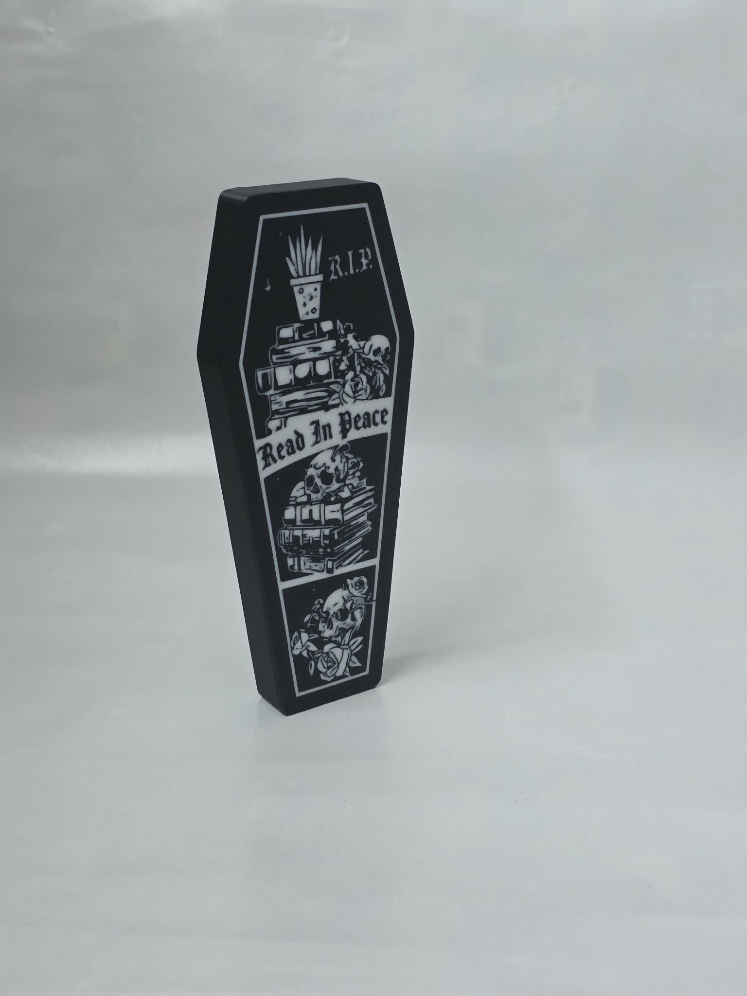 Miniatura 1 do modelo 3D Coffin Case & Gothic Bookmarks