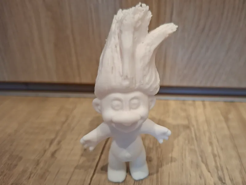 Süße Troll Figur stehend