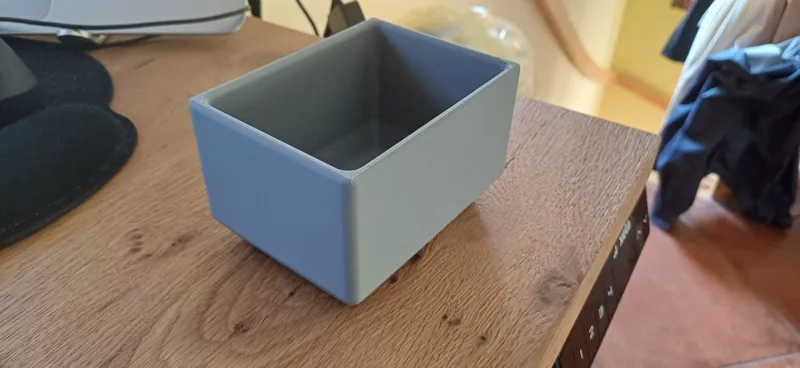 Small storage box for the desk