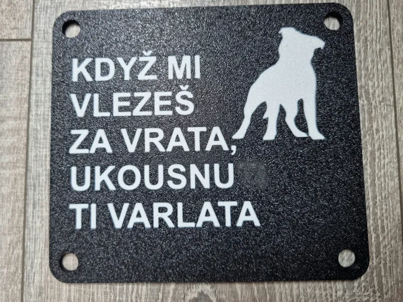 Cedulka na branku