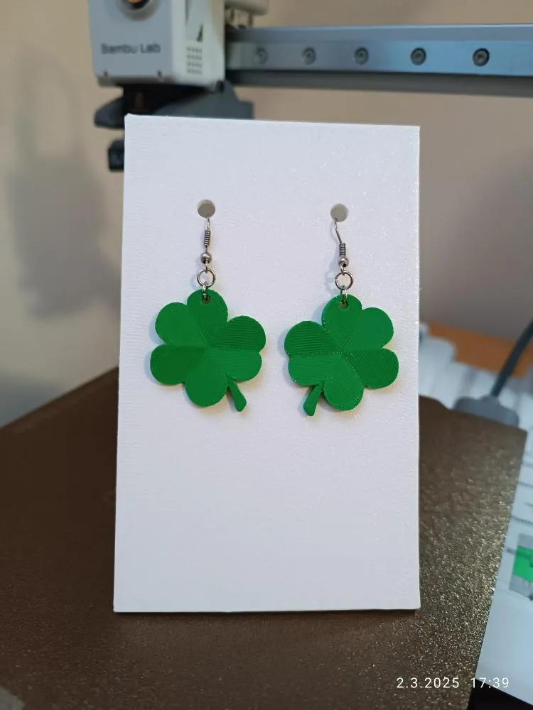 Shamrock earrings - keychain view 2