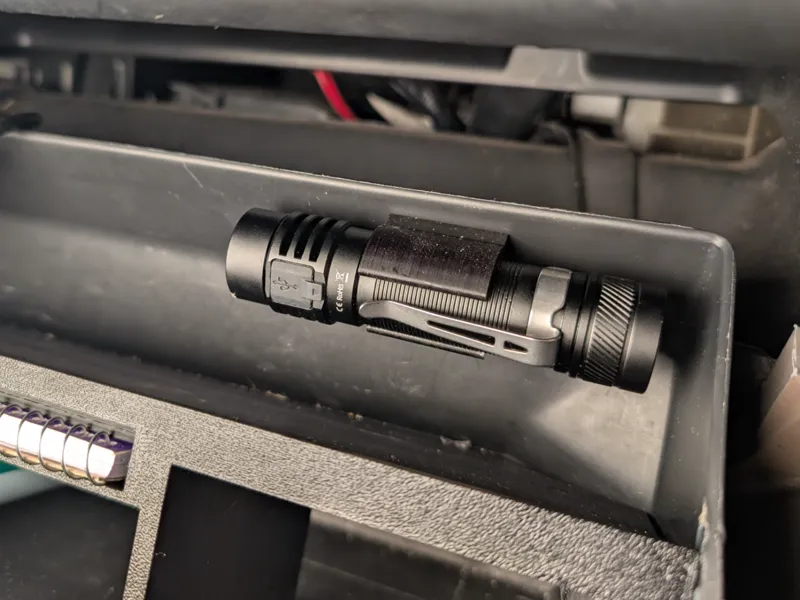 SC18 Flashlight Snap Mount Bracket