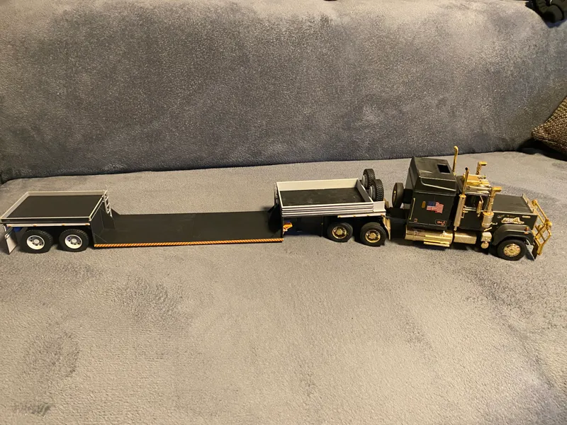 Tieflader/Trailer/LKW Maßstab 1:24
