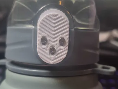 Thermos lid latch