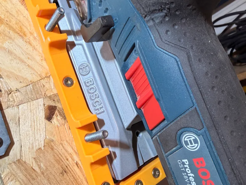 Bosch Kreisschneider Stichsäge GST 18V 