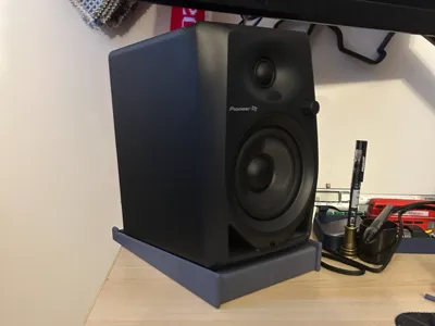 Studio Monitor Stands (140mm x 210mm 5° tilt)
