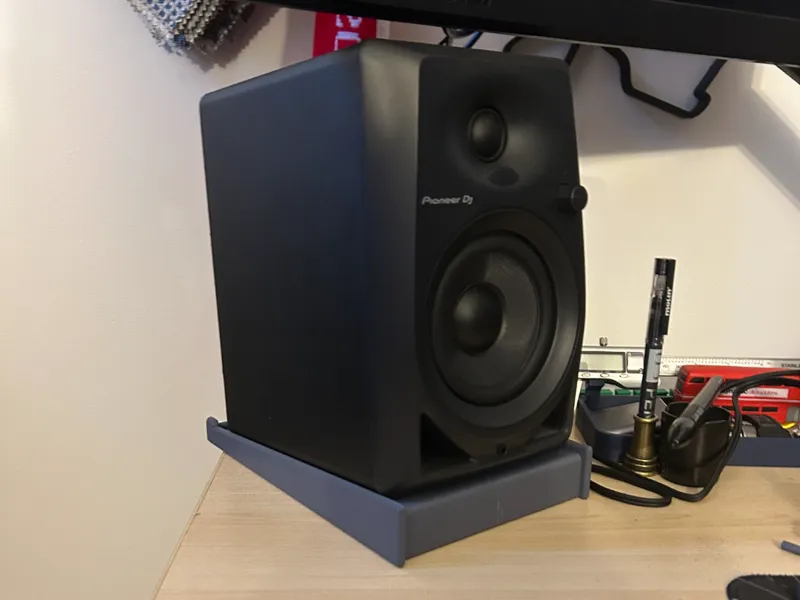 Studio Monitor Stands (140mm x 210mm 5° tilt)