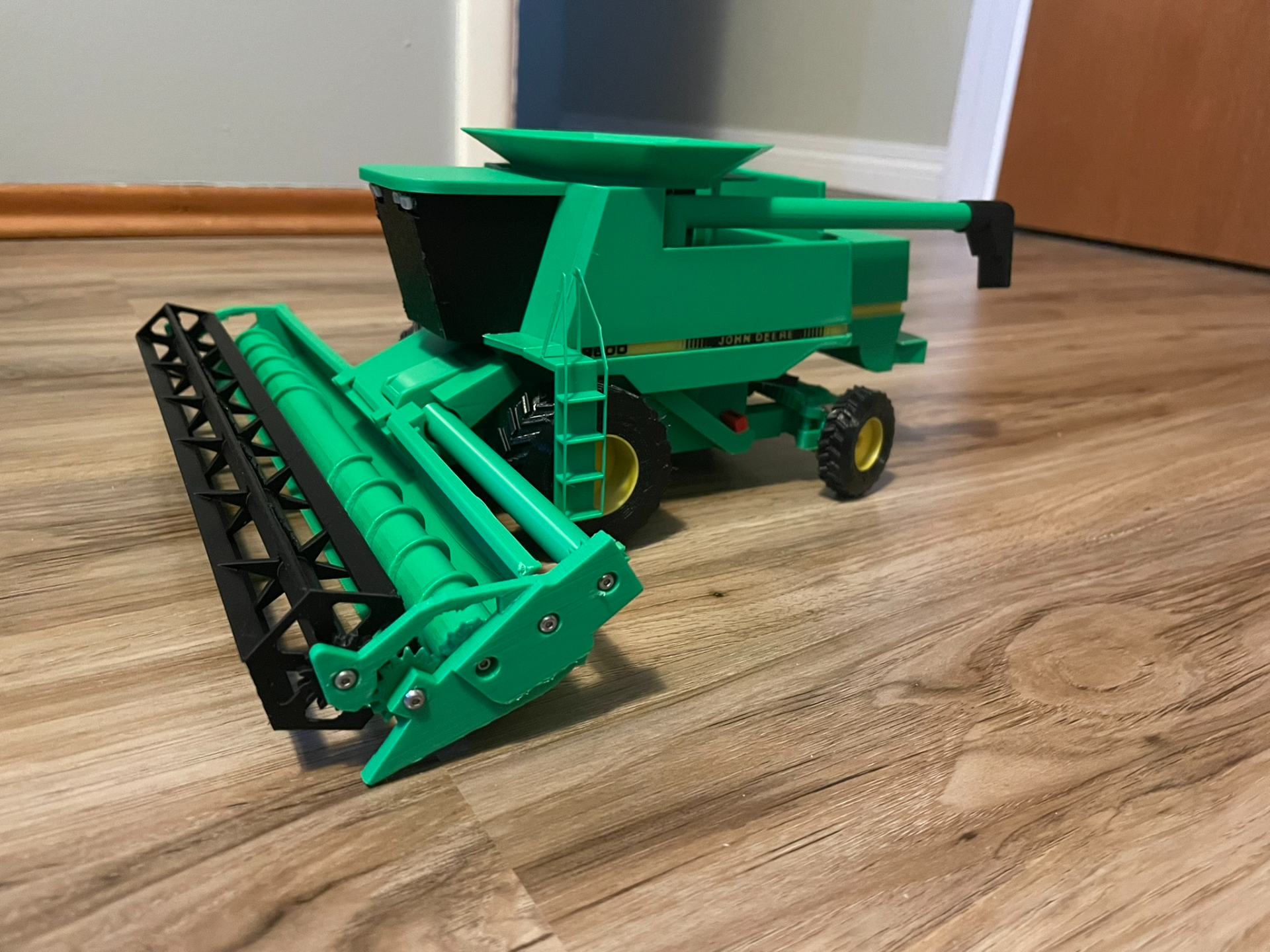 9600 John Deere Combine 1/34 Scale Model