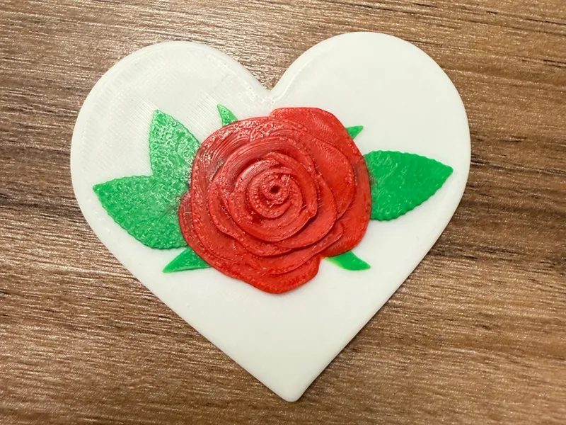 corazon con flor pintada