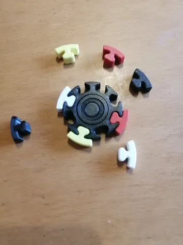 Objeto manipulable: Fidget spinner modular — vista de referencia 4