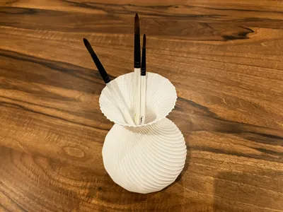 Minimalistic Spiral Vase