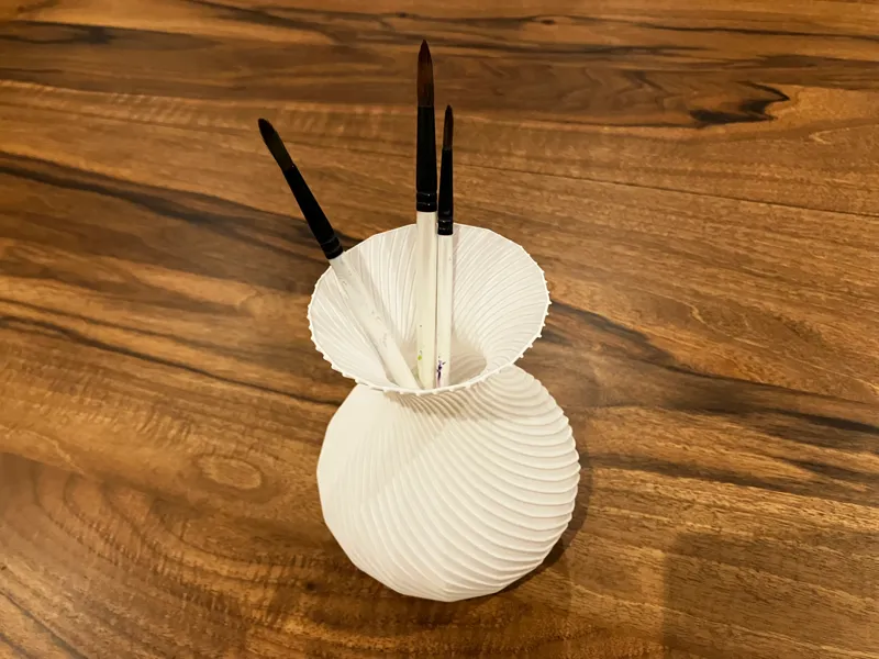 Minimalistic Spiral Vase