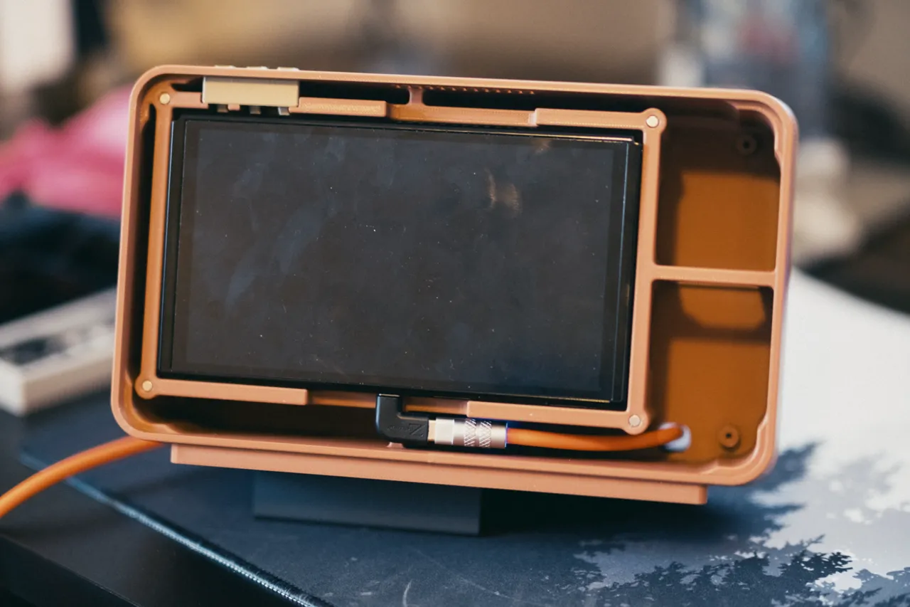 Retro TV - Nintendo Switch Case view 4