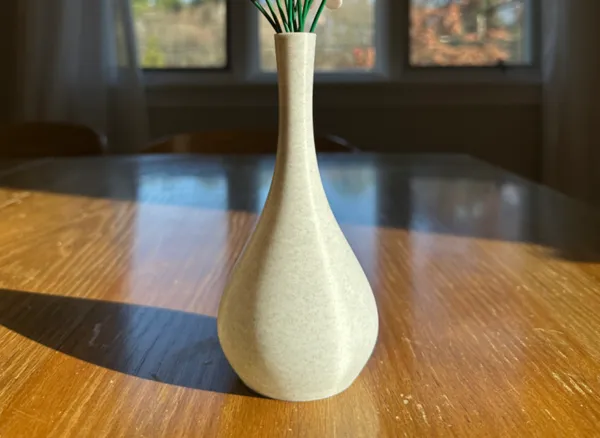 Petit vase fin et élancé