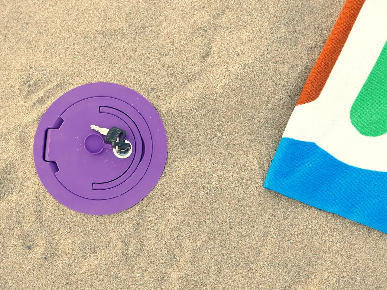 SAND SAFE 2 (With Keys and AirTag) view 2