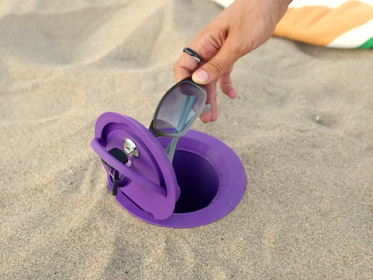 SAND SAFE 2 (With Keys and AirTag) view 4