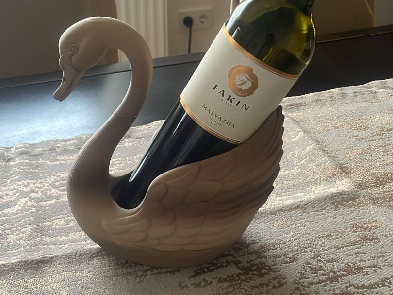 Elegant Swan Wine Bottle Holder 