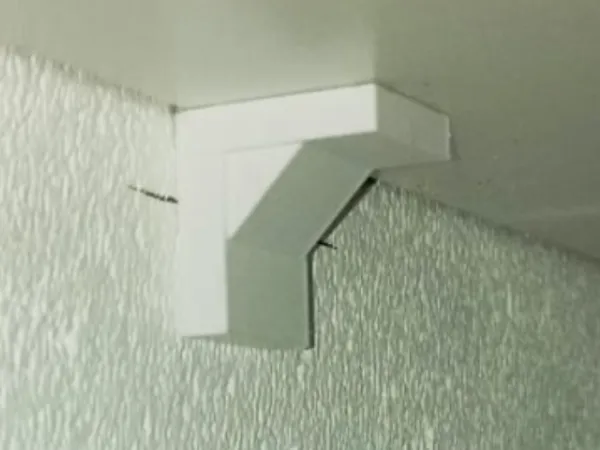 Taquet de fixation pour étagère
