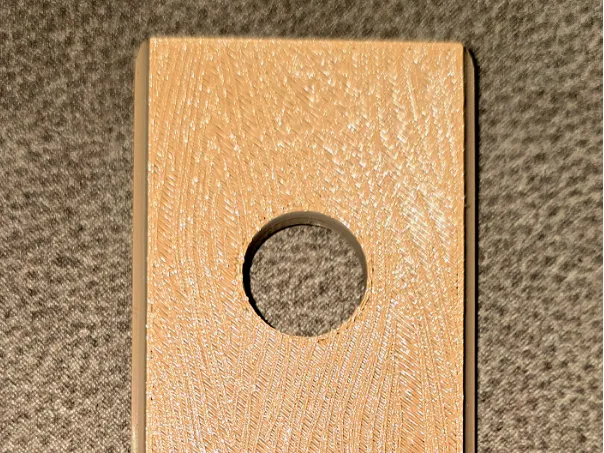 Türbeschlag mit Holzmaserung