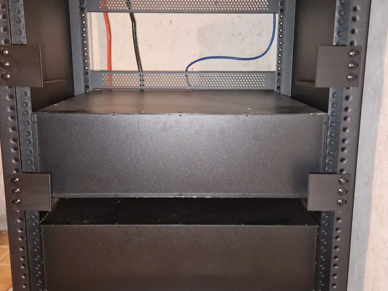 Server Rack 19" mounting bracket Pylontech