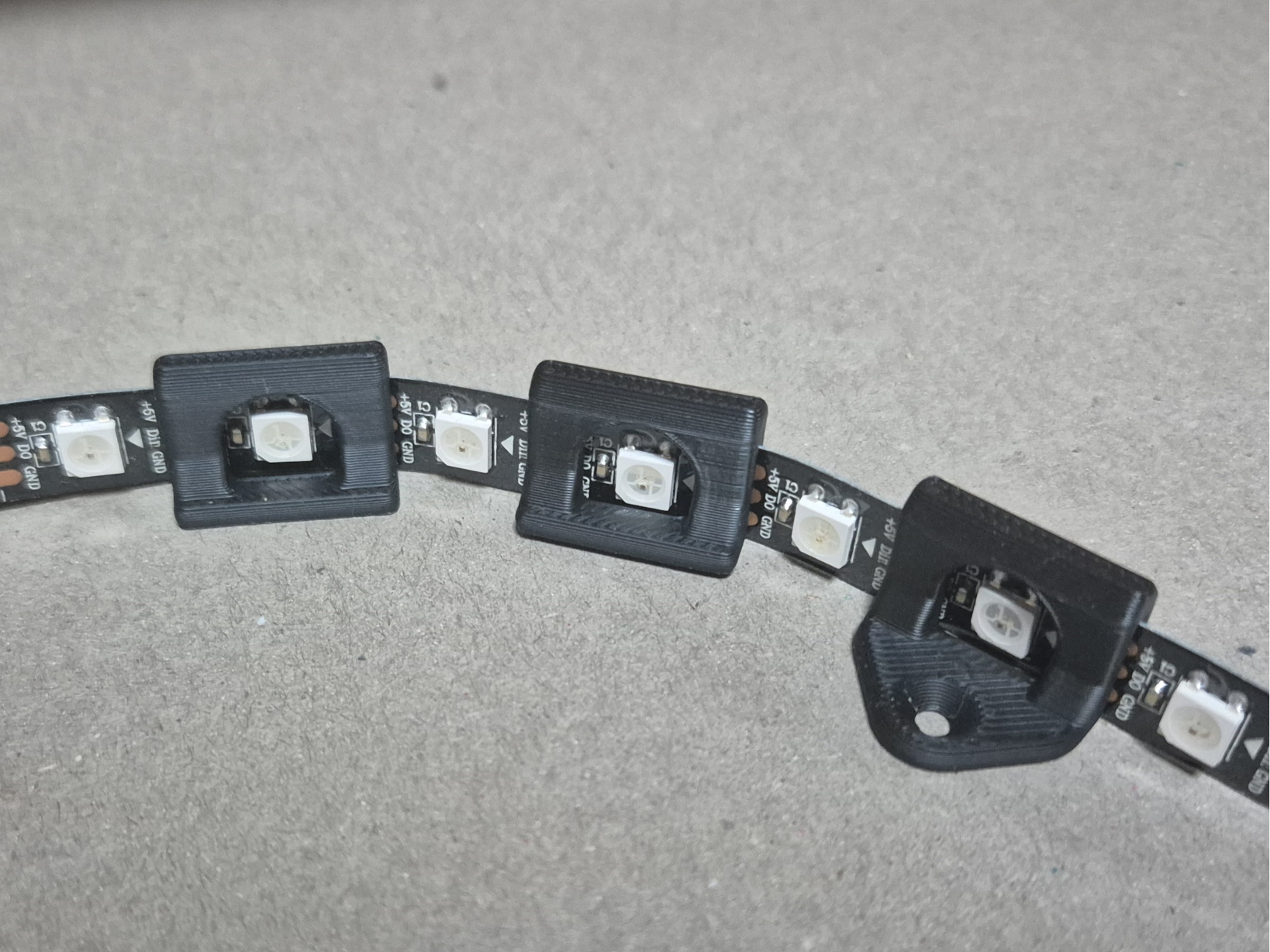 LED Halter WS2811 WS2812 WS2813 Streifen kleben