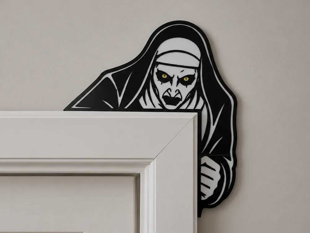 Estante o repisa: Valak (The Nun) Door Corner. Referencia del modelo original.