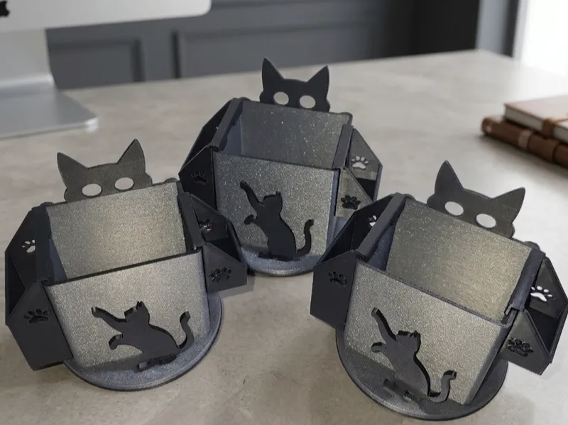 Curious Cat Pen Holder