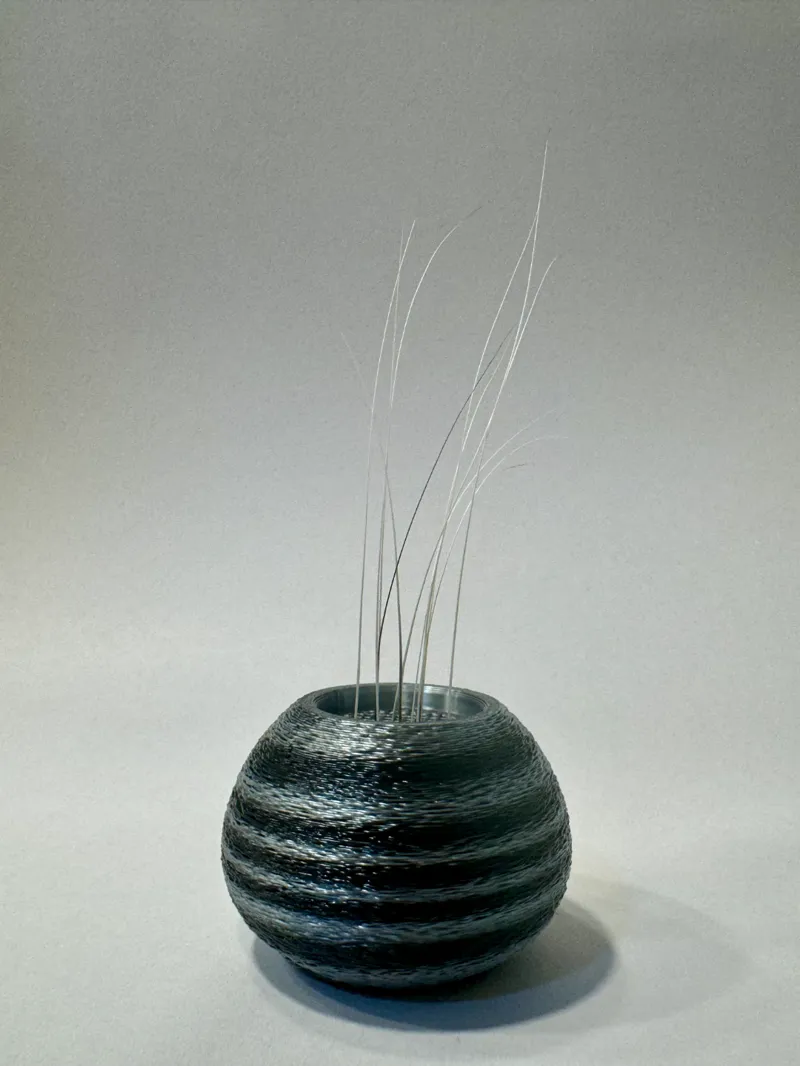 A pot-shaped cat whisker collector