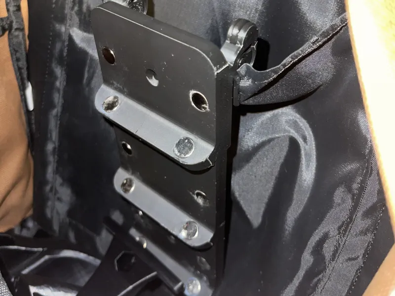 Bobovr B100 magnetic backpack clip