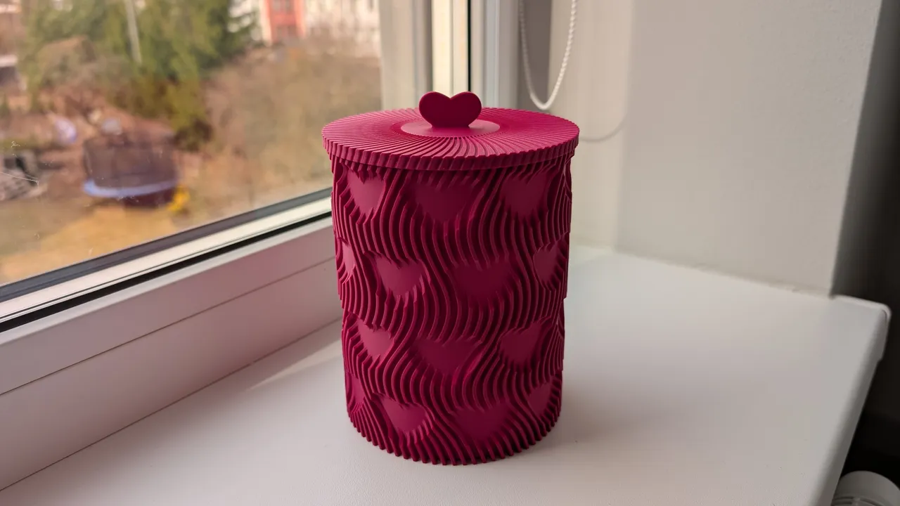 Heart Vase with Lid view 2