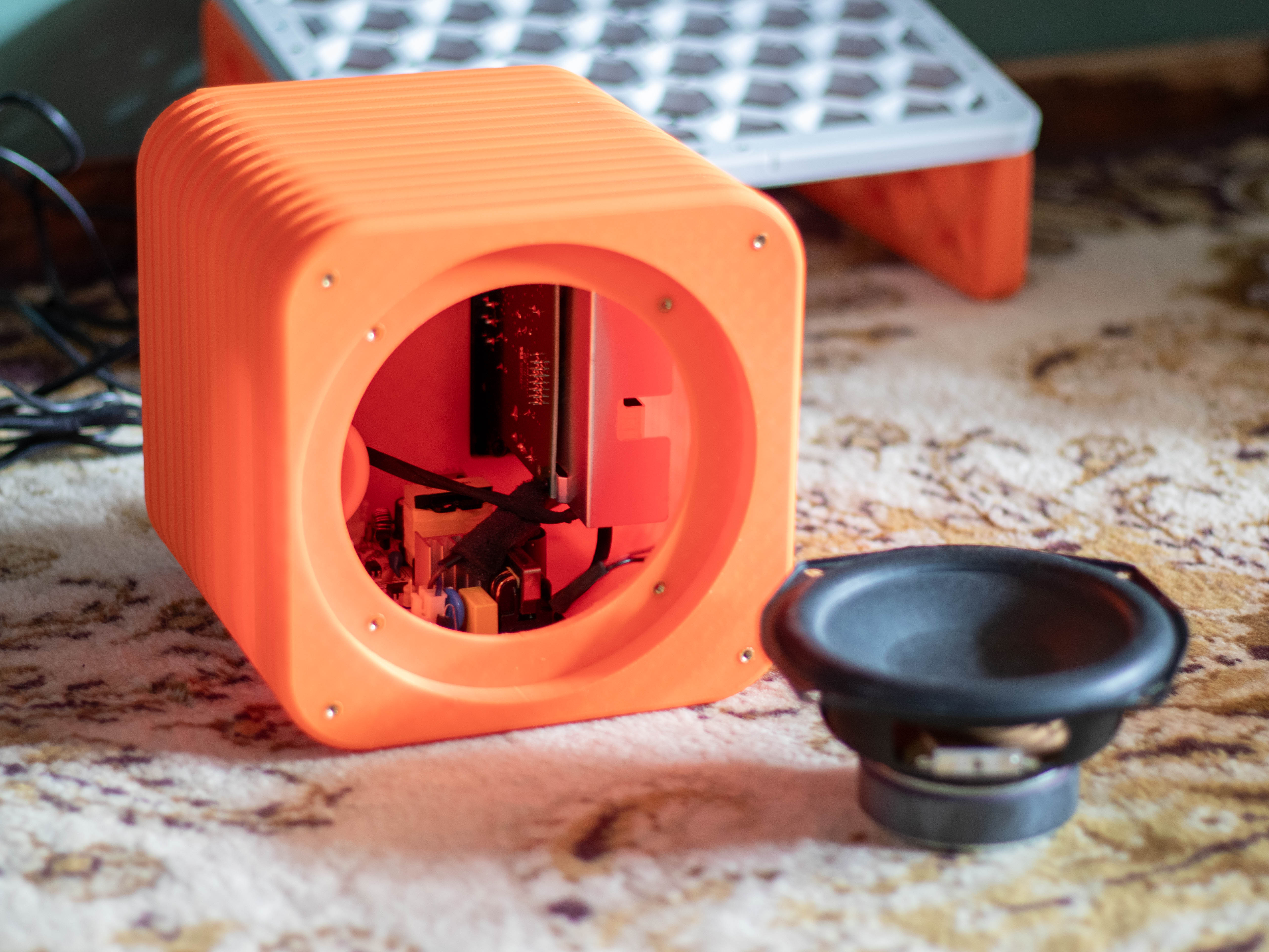 DIY Desktop Speakers (Logitech Z333/Dayton PS95-8) - Free 3D Print