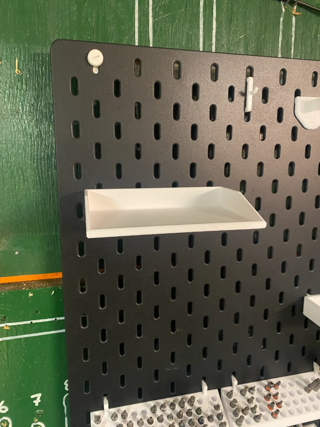 Skadis tray/shelf view 3