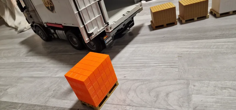 Bruder cargo pack1