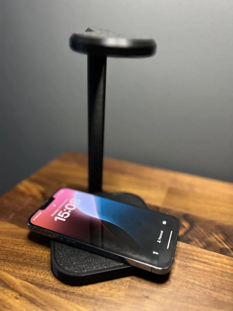 Wireless charger and lamp