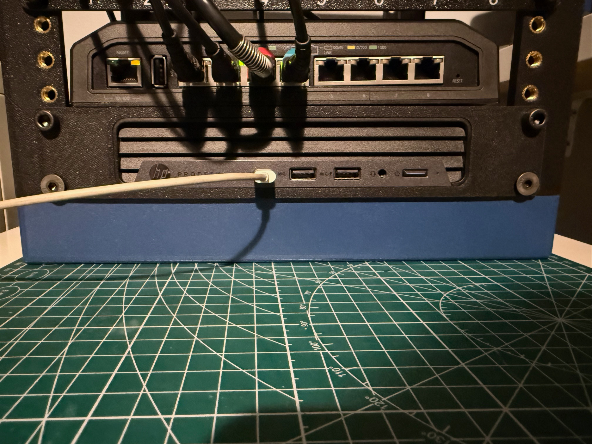 Lab Rax Flat Horizontal Uper/Lower edge corner
