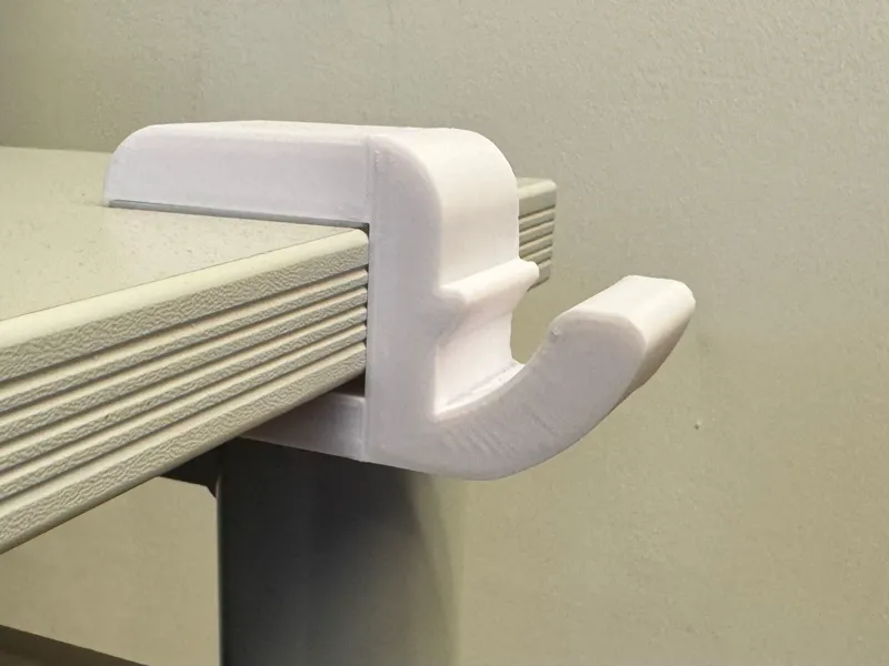 Desk luggage hook - sturdy