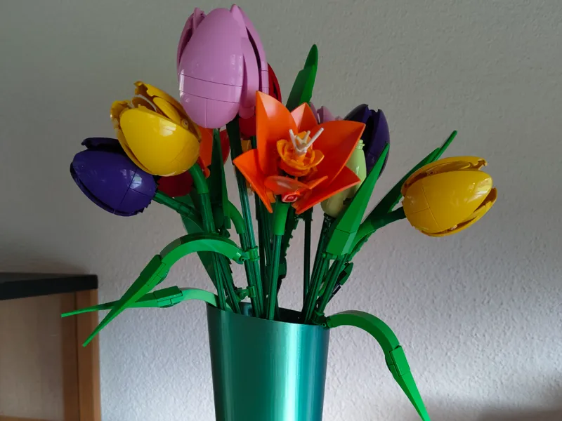 Smooth Brick Tulip Vase