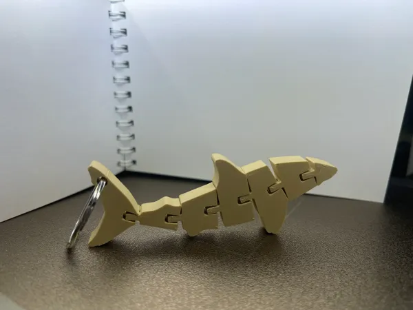 Porte-clés requin articulé