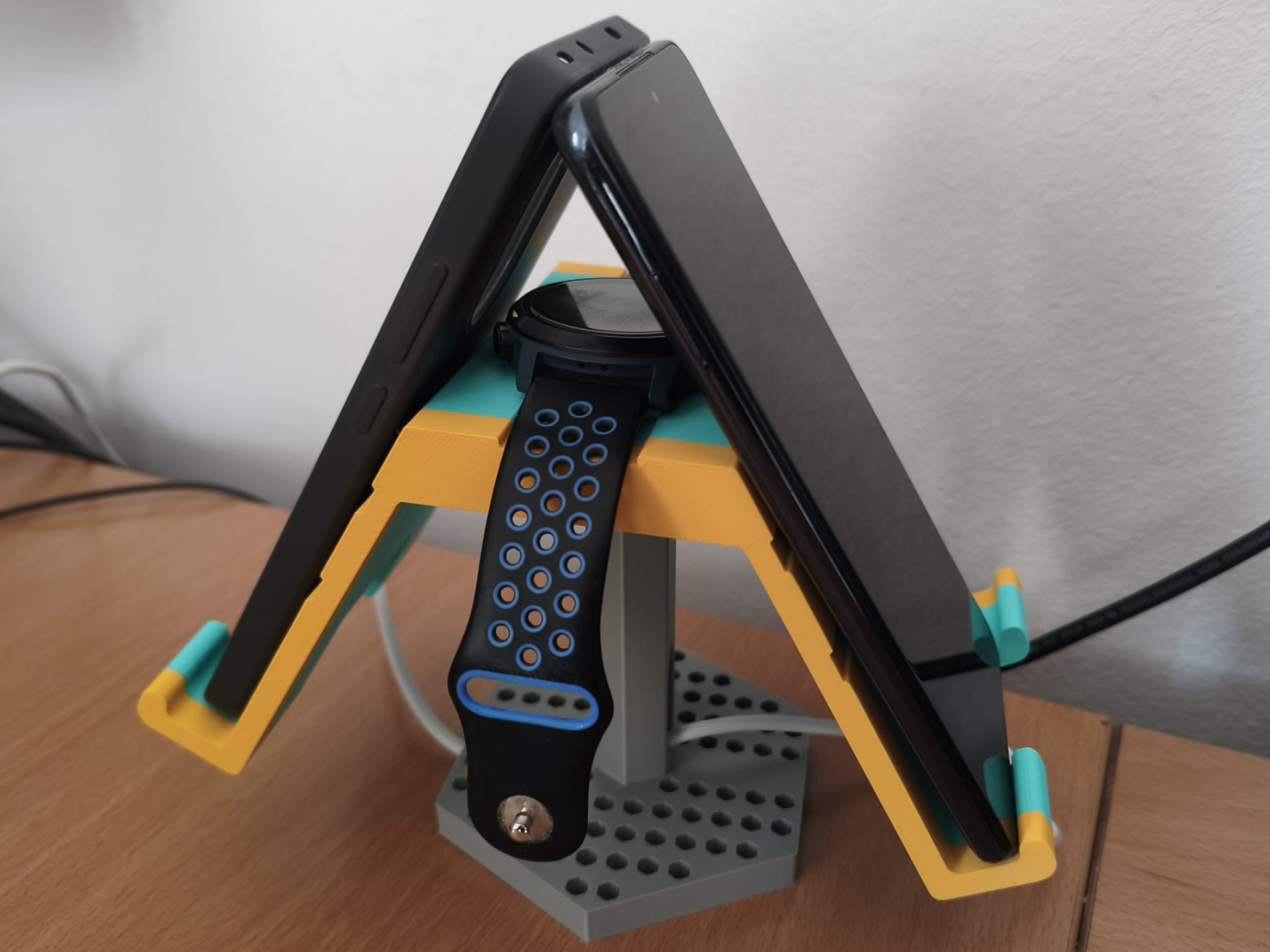 Apex Triple Dock: Dual Phone & Smartwatch Station