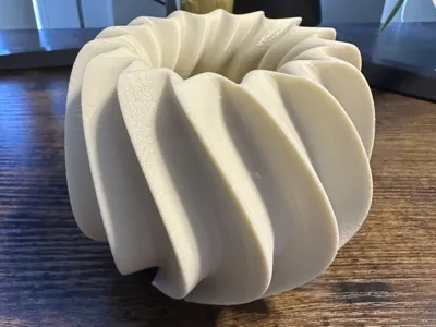 Twist & Flow Plant Pot