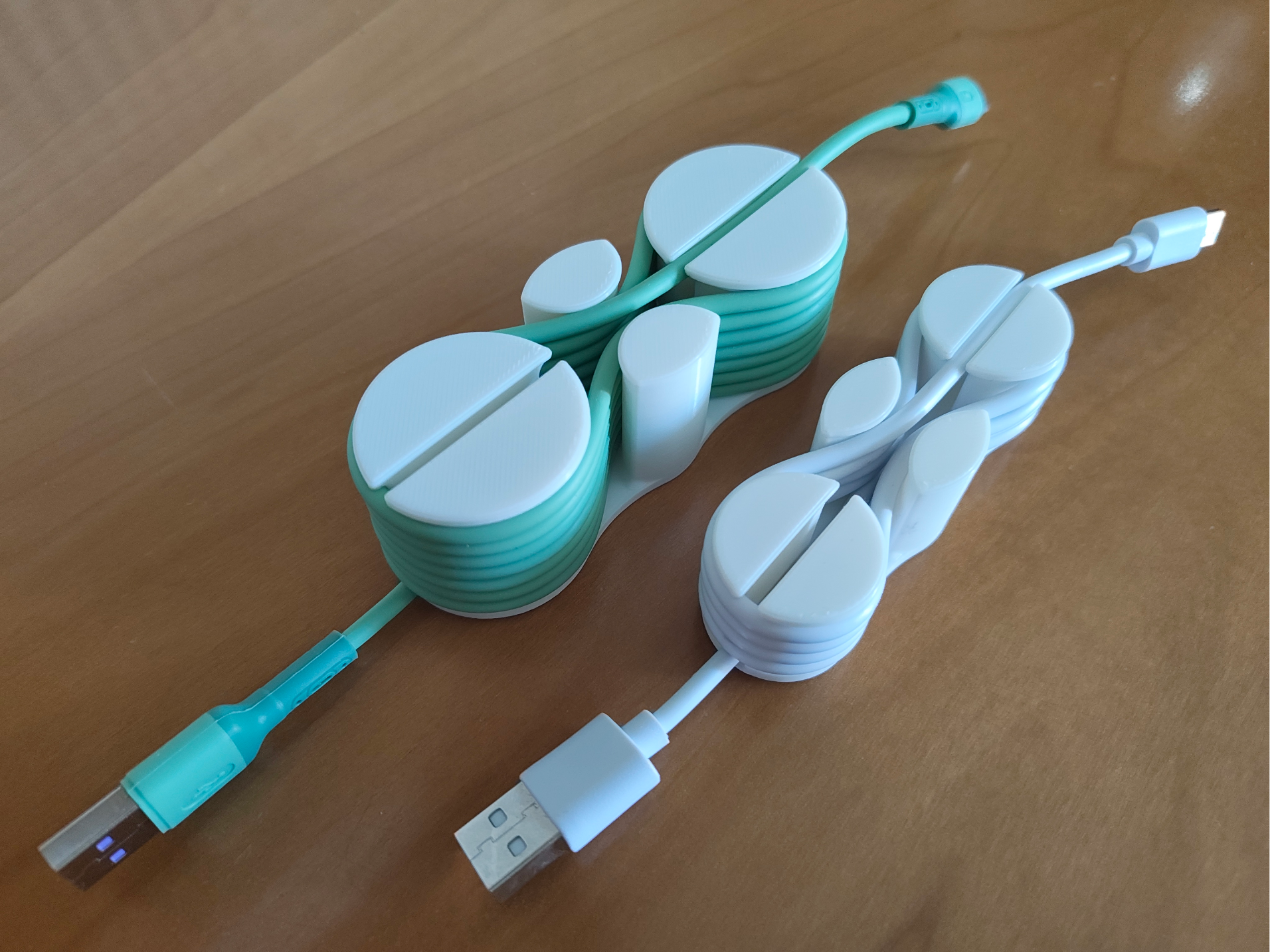 Organizzatore cavi usb