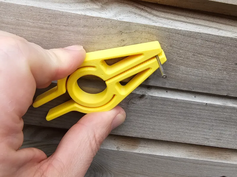Gripper / nail holder / clothes peg / clamp