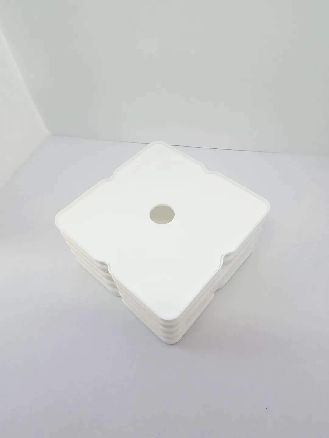 Couvercle pour boîte empilable