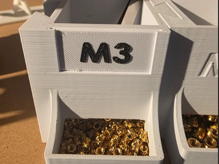 Modularer Spender für Gewindeeinsätze M3-M8