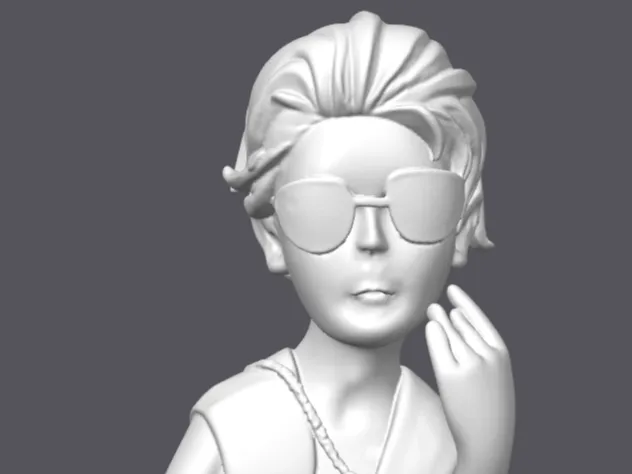 Skulptur einer Frau mit Handtasche