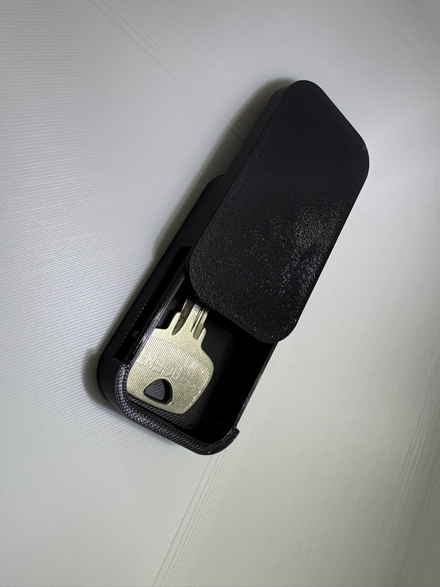 Miniatura 2 do modelo 3D Magnetic Key Hider