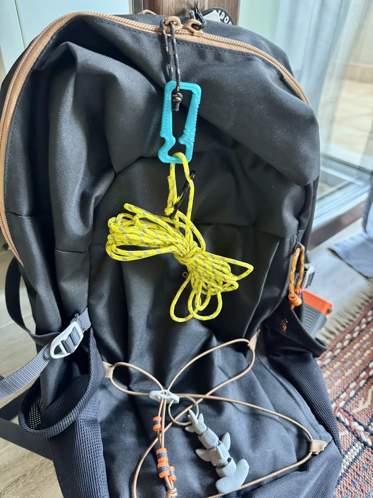 Pocket Carabiner Key Clip – Durable & Lightweight view 3