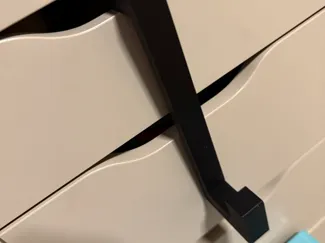 Hanger bar with cross attachment