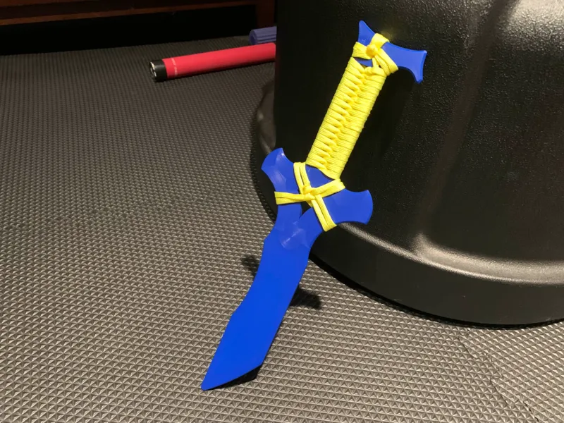 Thin Dagger (wrap the handle with 505 paracord)