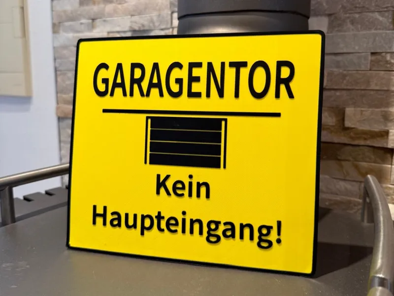 Warnschild „Garagentor – Kein Haupteingang“